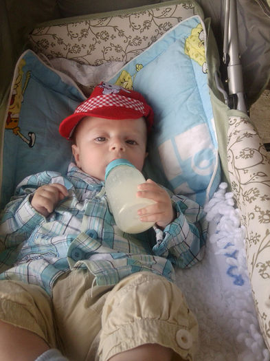 Fotografie4203 - un bebe mic -2013