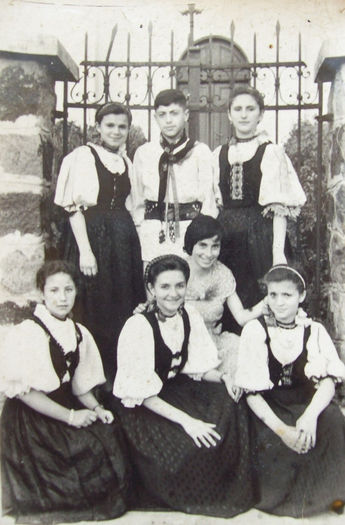 Ulita Maria.Iambor Mihai,Itu Maria. Bucur Elena.IamborElena (Tiţa),Vocila Doina.Ulita Elisabeta