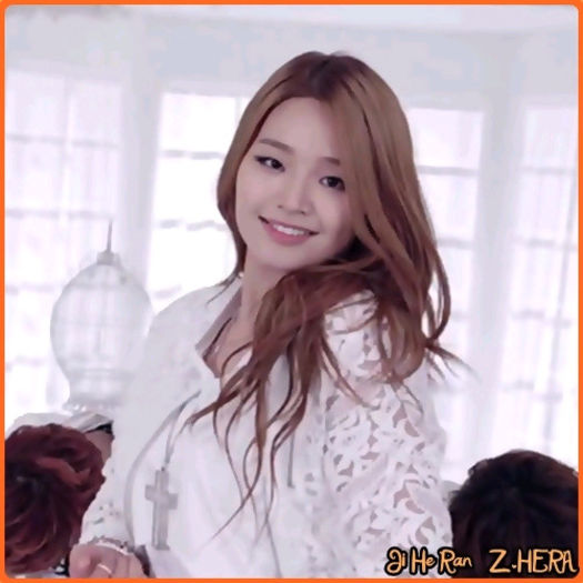 [Z] ..Aham.. :-? ..[uitandu`se spre usa] ..Hocus pocus preparatus.. umm...locuitorii aparatus. :)) - l - x - Episodul 64 - x - l