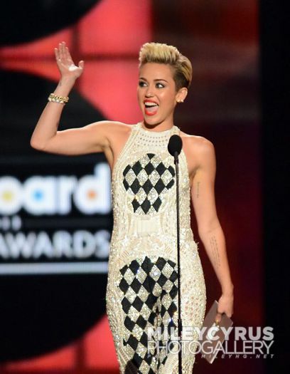 -2013-BILLBOARD-MUSIC-AWARDS-miley-cyrus-34518313-997-1280 - Miley Cyrus