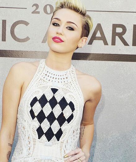 Miley-At-Billboard-Music-Awards-2013-miley-cyrus-34528095-500-597 - Miley Cyrus