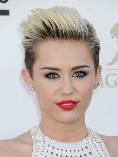 Miley-Cyrus---2013-Billboard-Music-Awards-in-Las-Vegas--04 - Miley Cyrus