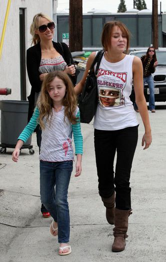miley-cyrus-family-3308-18