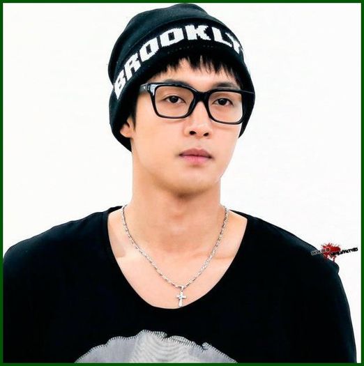 ;- [intra cu MK] Fii atenta, daca vine si JoongKi, si vin si fetele.. vii si tu :-? .