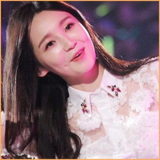 ^^.. Noapte bunaa :-h ..(merge in spatele lui,il impinge pana la scari) .