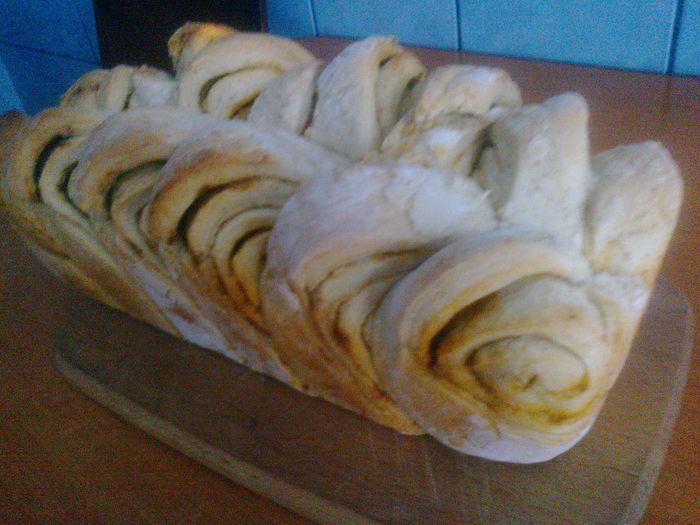 Paine decorativa role simple - cu boia, piper si usturoi - Culinar 1