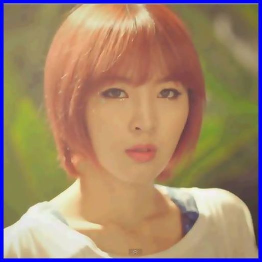 .`..bye :)...|se uita dupa el ;isi pune mana pe par;bea suc|...:(....si iar am ramas singura..