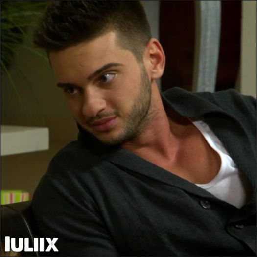 - cumva m;ai făcut gras ? :-ww =))))))). - ioana - private - ROOM _ xo