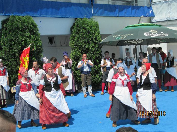 IMG_5571 - Spectacol la festivalul berii din Geoagiu Bai