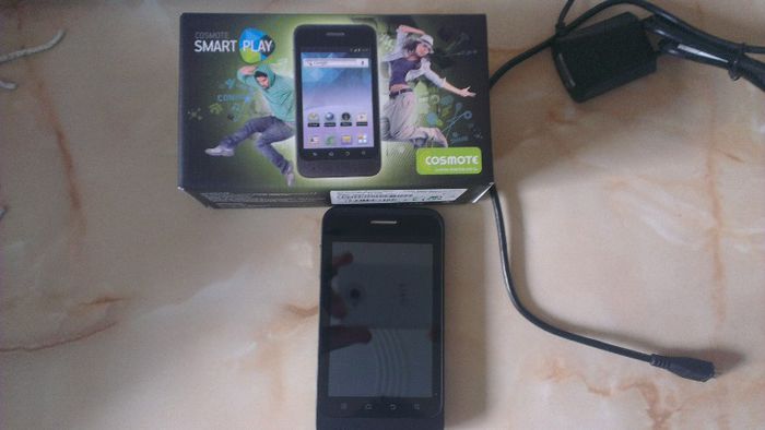 Telefon Cosmote Smart Play; Pret 300 RON
