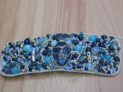 Bratara realizata din pietre de lapis lazulis,quartz albastru, bleu, opalit,sodalit,ametist,cristale - Swarovski