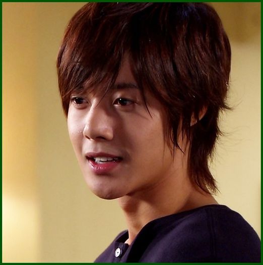 H~ Se pare ca da :)) ..[se uita la ceas] Trebuie sa plec,scuze..Tae..Lma :).. Byes.:))..[pleaca]