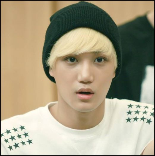 (Kai) ..(ia repeede cateva tuburi de frisca,fuge la Onew) Jong,stai cuminte! ..:-s.. - l - x - Episodul 67 - x - l