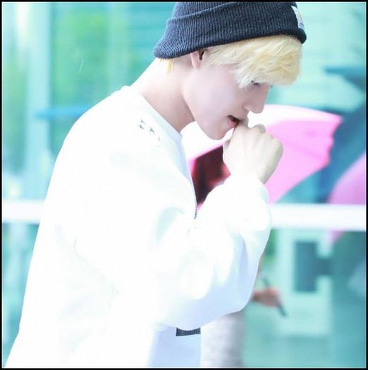 (Kai) ..Bora? :-? Imi plac picioarele ei, e frumoasa. ;;)