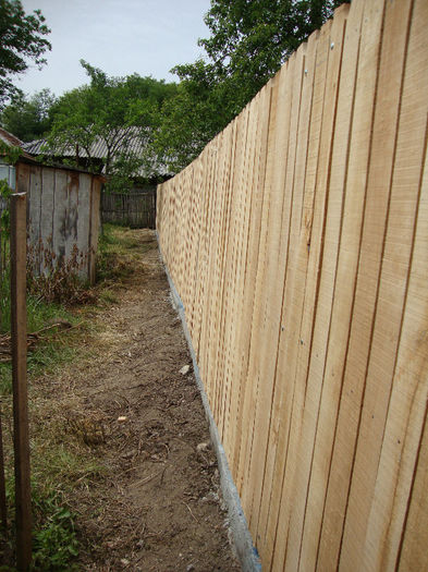 Gardul facut cu vecinul-2013; Gardul dintre mine si vecinul la nord,refacut in 2013!
