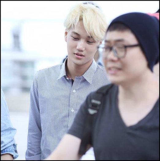 (Kai) ..Mmm, fetele nervoase sunt sexy. :>  ..(se aseaza pe canapea)