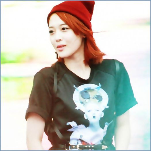 `.. Nooh. >:P .. [se uita la tel] .. :| .. -.- ..