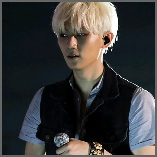 [(:] ...Eu sunt... bine. :| ..Cred. :)) ...