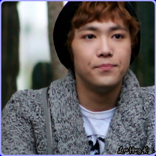 << ..Ce e  cu fetele vostre? :| ..:)) ..Bravo. :)) [merge la Tae; ii da cadoul] LMA! ;)