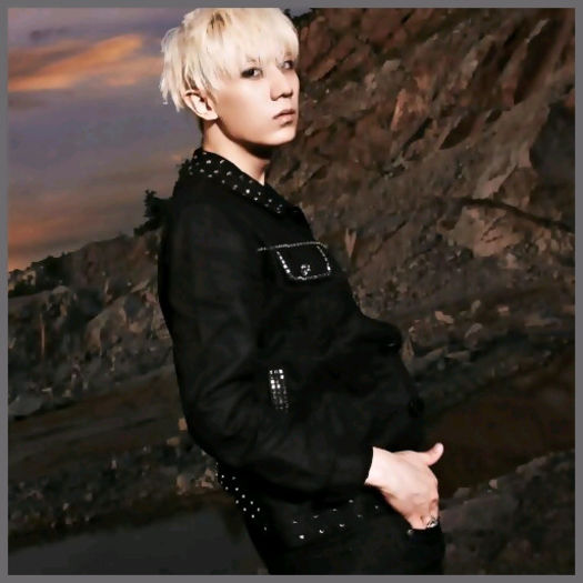 [(:] ....Heylow. :-h Un simplu nume Ki... Krystal. ^^ :| ..:))