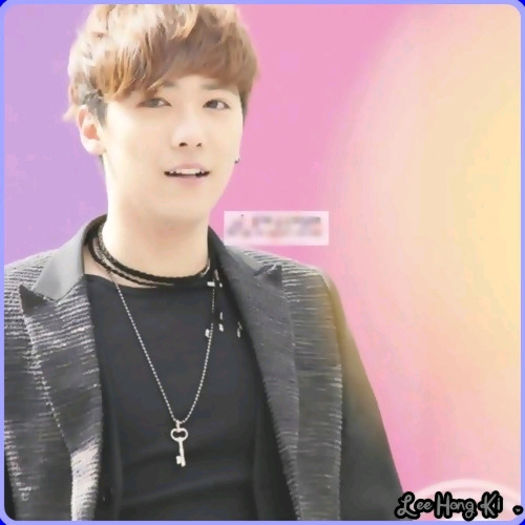 << Aaa.. Tae trebuie sa iti dau ceva.. :-? ..[il trage de urechi] Ma simt mai bine. ^^ :))