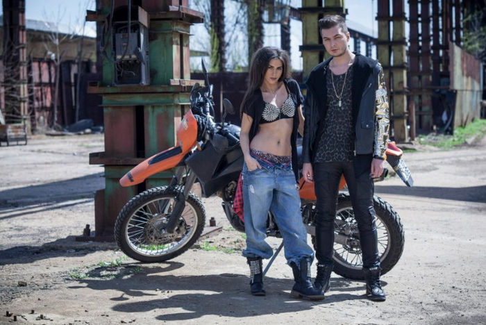 24 - Liviu Hodor feat Mona - No Stress