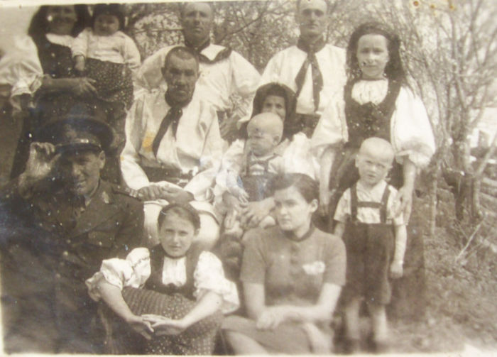 FAM -JOFFRE- MARIA ,FIICA ELENA SI SOTUL NICOLAE CODREA ,DRAGUS NICOLAE SI MARIA DIN RUPEA ,IN MIJLO