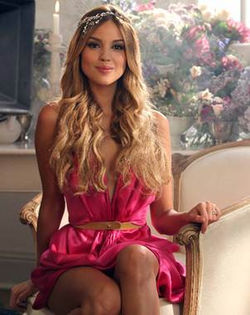 eiza_gonzalez_navidad - Eiza Gonzalez