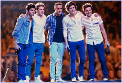 5 boys one direction - Alege o poza cu One Direction