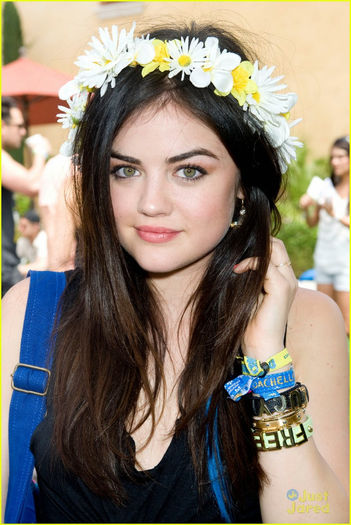 lucy-hale-david-henrie-jj-brunch-coachella-08