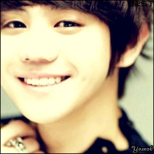 [:X] Da L, asa`i. :-< :)) Asa se pare... :-? ..pacat ca nu`i Hyun aici.. ca e SUS! :-L Cu un SECRET!