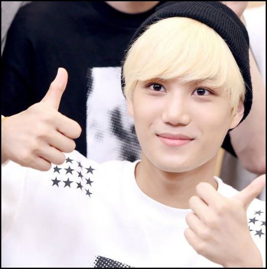 (Kai) ..Serios? In loc sa te uiti si tu la fetee .. L , cum ii spunem de acum lui Seob? ;;)