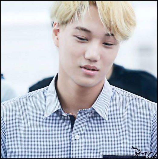 (Kai) ..(cantand) ..Seobis - bis - bis -bis .. da-mi un kiss - kiss - kiss . :))=))