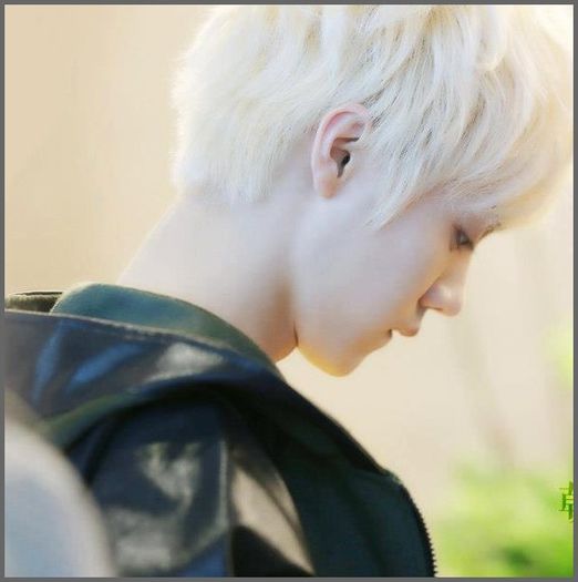 (LH) ..(da volumul ma maxim, se intoarce pe teren) Asa. :)) (LH) ..(da volumul ma maxim, se intoarce pe teren) Asa. :))