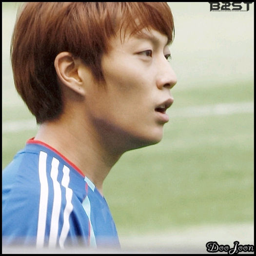 [D.J] ...[intra cu JH] Normal. :-w Si tu. :)) Bunaa.. :-h