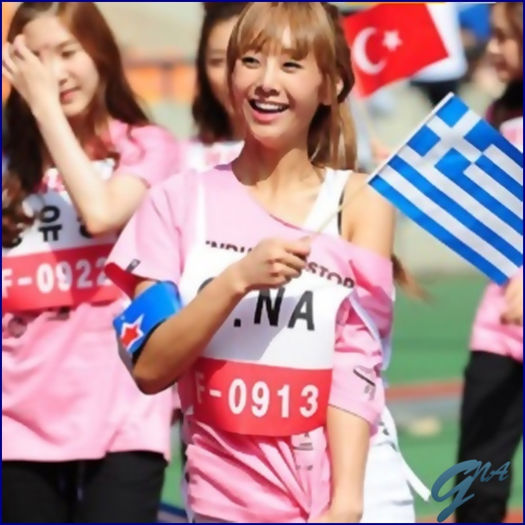 ~> .. :)) Lasa-te de yoga..si apuca-te de fotbal, Jung Ah..:)) Hey :-h