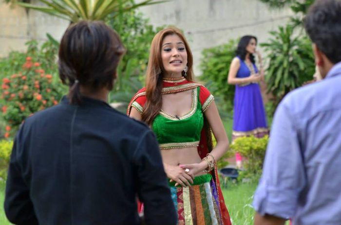22 - sara khan24