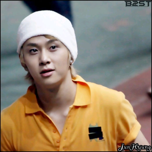 {J.H] ..Xiumin joaca murdar. :)) :-? .. :-?? Eu nu.. Duu?