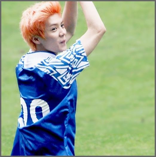 (LH) ..GOOOOOL! :x.. (merge si bate palma cu Junsu, Ki, Dudu, Seob)