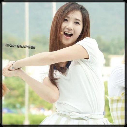 Ara. Daca spui tu atunci. ;;) Cand incepe meciul? :-?