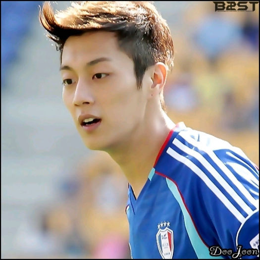 [DJ] ..[ se duce la Mk] Ti`am spus ca este apa aici? Dar tu nuuu.. :-w Paa Ki :-h