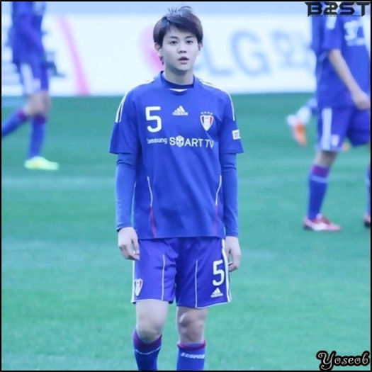 [:X] ..Gin, nu ma ajuti. :-w .. [isi indreapta atentia spre baieti] ..NU PE TINE LULU.. PE EL. :">