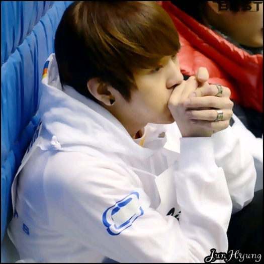 [JH] ... [da cu sutul in minge] ...