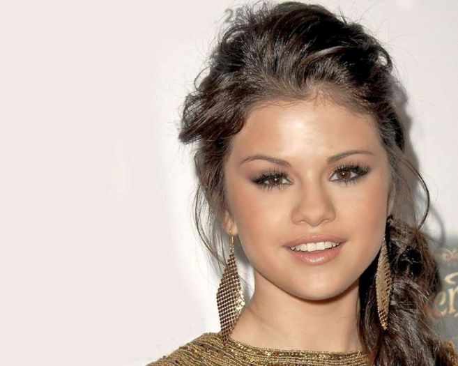 selena-gomez-2013-11