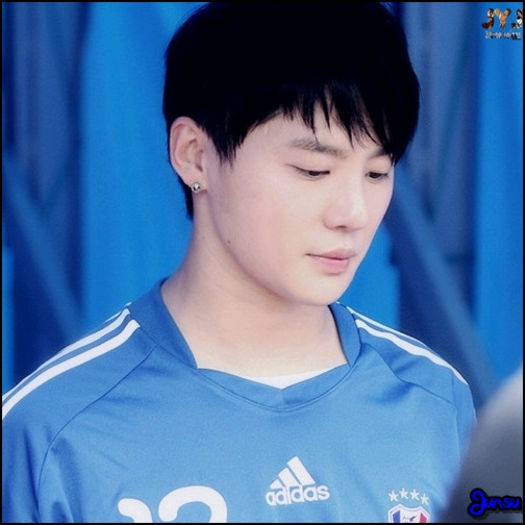 [H] Nu iti pare cu adevarat. Si in plus.. scuzele ar trebui sa fie pentru ea, nu pentru mine.