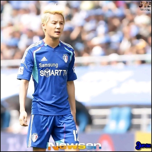 [H] Suparata pe tine gandeste`te la cum se simte ea... nu cum te`ai simti tu daca nu ar vorbi cu tn.