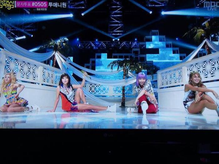 2ne1 on music core