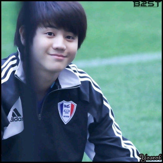 [:X] ...Byes. :-h ..Eu mananc [,] carne! ... :-?