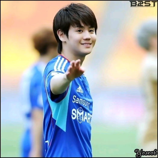 [:X] .. :( ..bine... [face un pas mai departe de ea] Voi fi in echipa adversa.. :-< :))