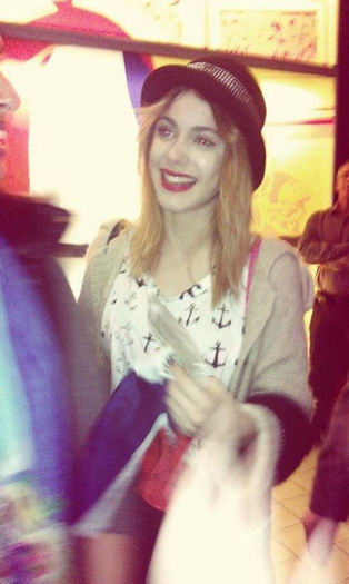 944417_462068023887887_1261846870_n - Martina Stoessel la Paris - 1